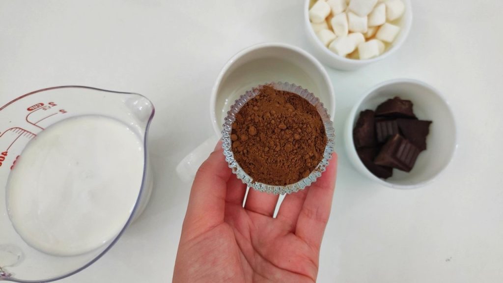 طريقة عمل مشروب الشوكولاتة الساخنة بالصور والخطوات
