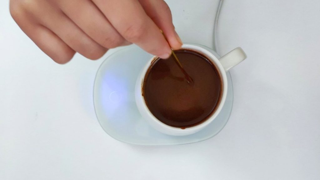 طريقة عمل مشروب الشوكولاتة الساخنة بالصور والخطوات