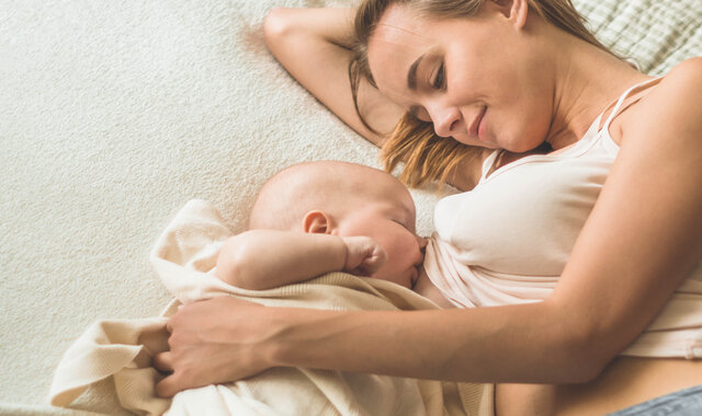 فوائد الرضاعة الطبيعية للأم والطفل 