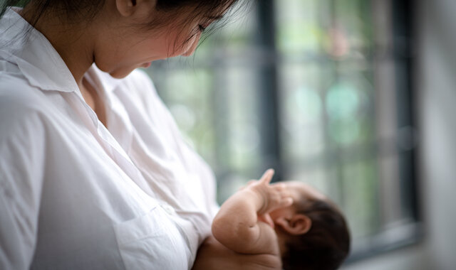 فوائد الرضاعة الطبيعية للأم والطفل 